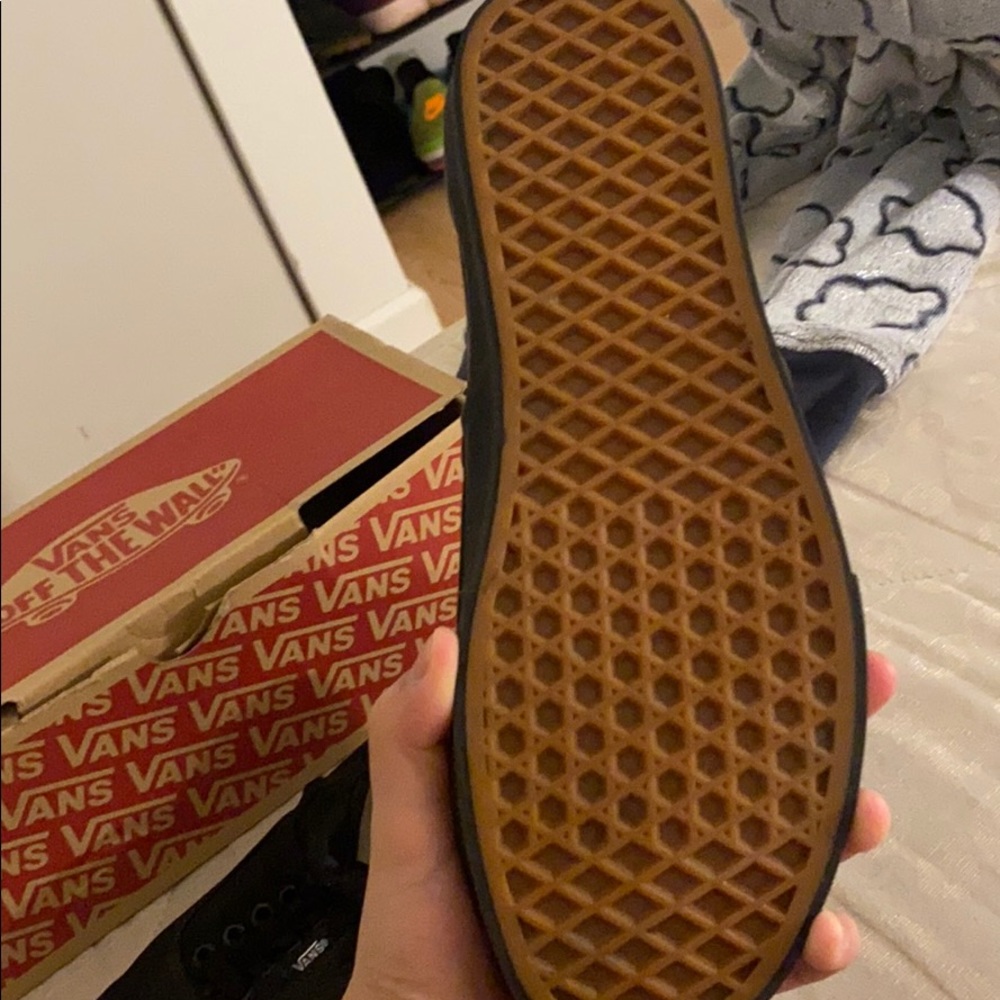 Shoes - Picture 4 of 7